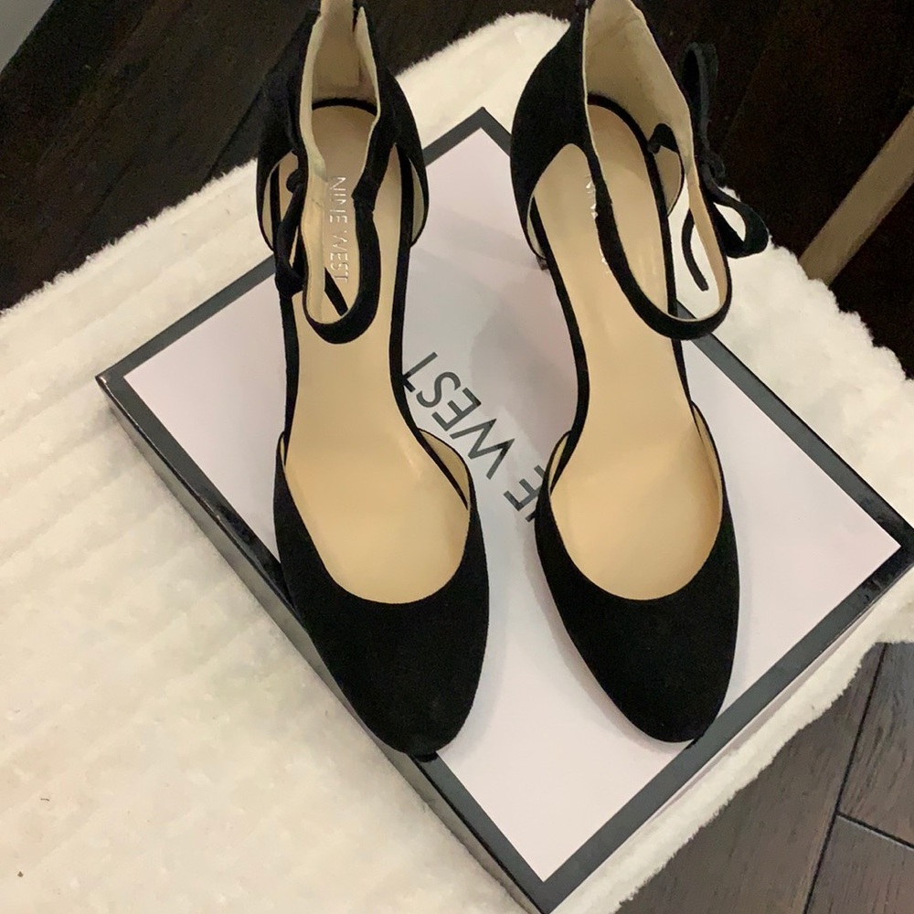 NWT Nine West black suede ankle strap heels